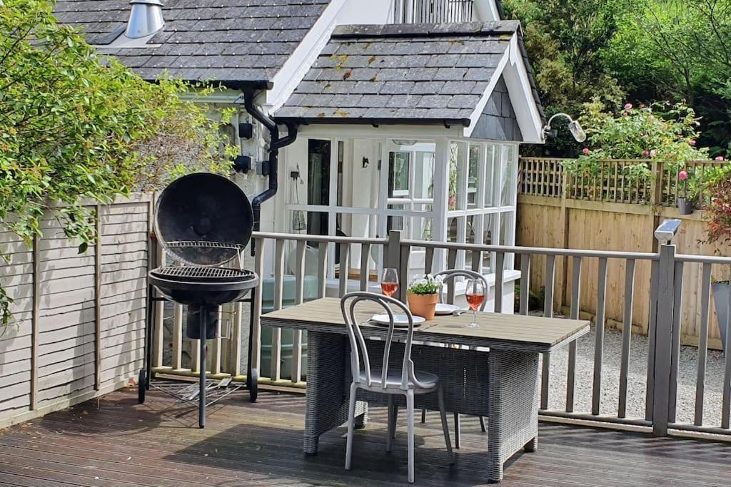 Bijou Coastal Apartment In Polperro With Hot Tub Onsite Parking Downhill Walk To Village Eksteriør billede