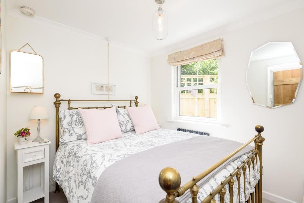 Bijou Coastal Apartment In Polperro With Hot Tub Onsite Parking Downhill Walk To Village Eksteriør billede