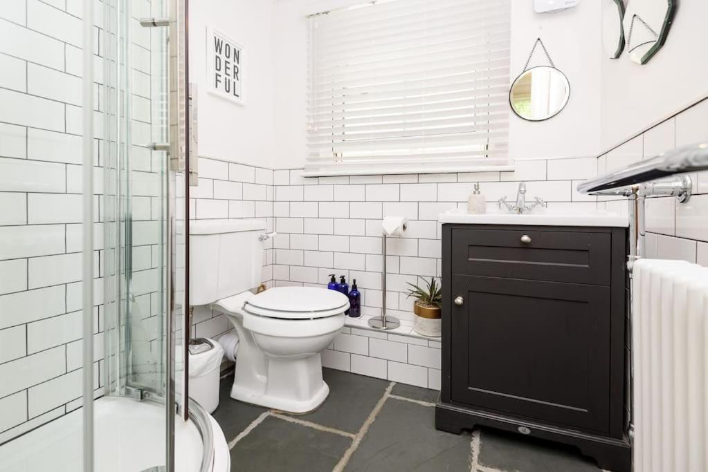Bijou Coastal Apartment In Polperro With Hot Tub Onsite Parking Downhill Walk To Village Eksteriør billede