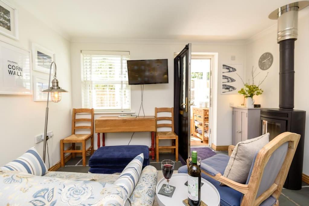Bijou Coastal Apartment In Polperro With Hot Tub Onsite Parking Downhill Walk To Village Eksteriør billede