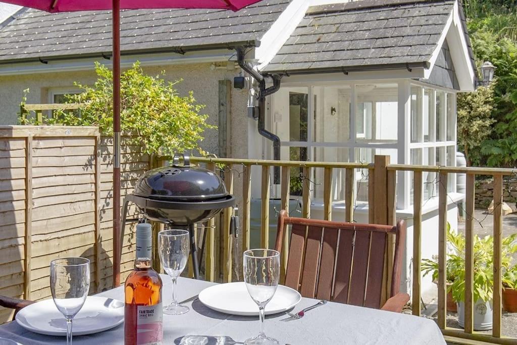 Bijou Coastal Apartment In Polperro With Hot Tub Onsite Parking Downhill Walk To Village Eksteriør billede