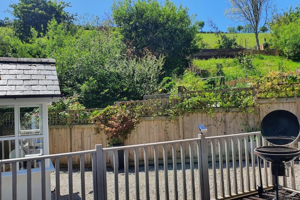Bijou Coastal Apartment In Polperro With Hot Tub Onsite Parking Downhill Walk To Village Eksteriør billede