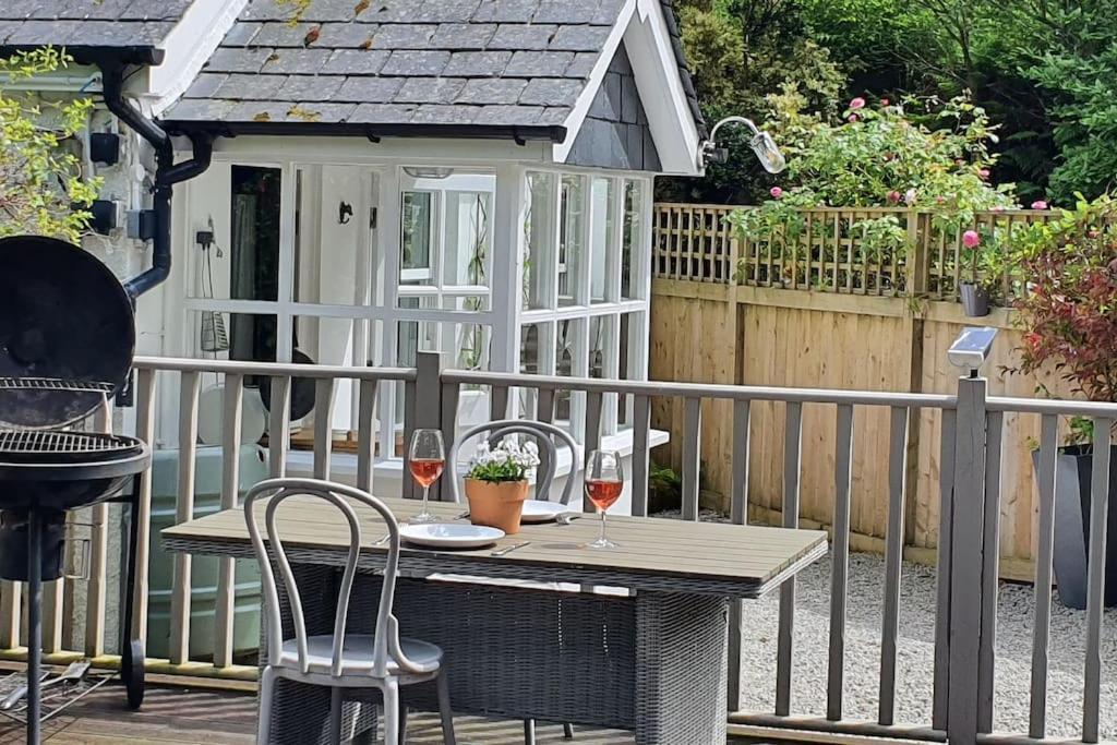 Bijou Coastal Apartment In Polperro With Hot Tub Onsite Parking Downhill Walk To Village Eksteriør billede
